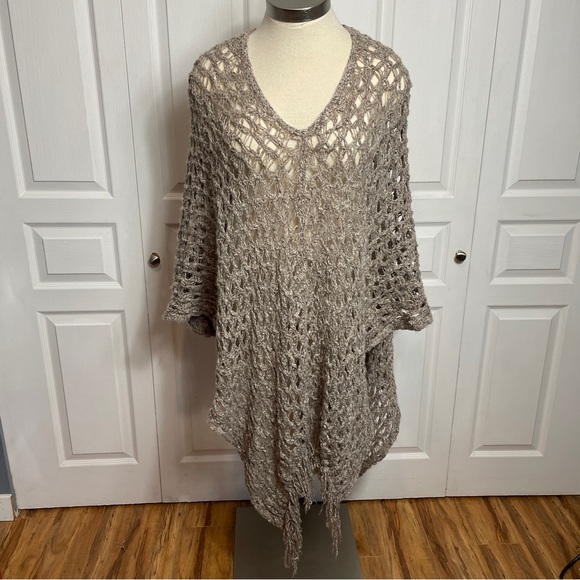 FREE PEOPLE Poncho Shawl - Picture 2 of 15